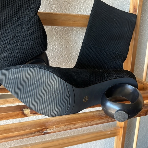 Black, pointed toe, circle heeled boots, size 38 (7.5 US) - Picture 3 of 4